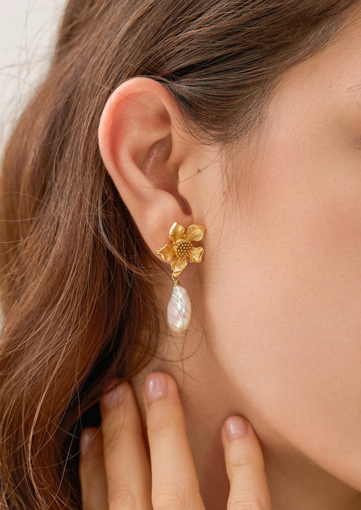 Gardenia Pearl Earrings