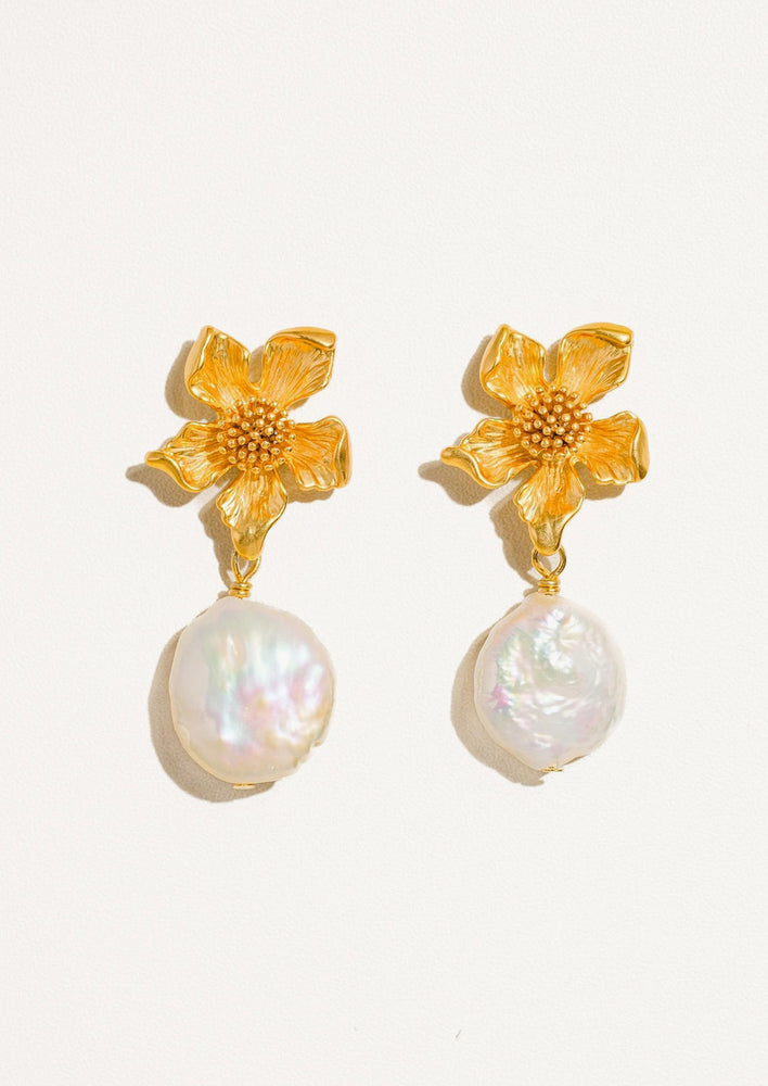 Gardenia Pearl Earrings hover