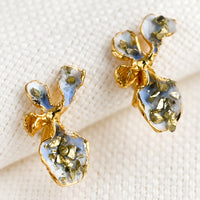 1: A pair of enamel painted gold earrings in shape of flower.
