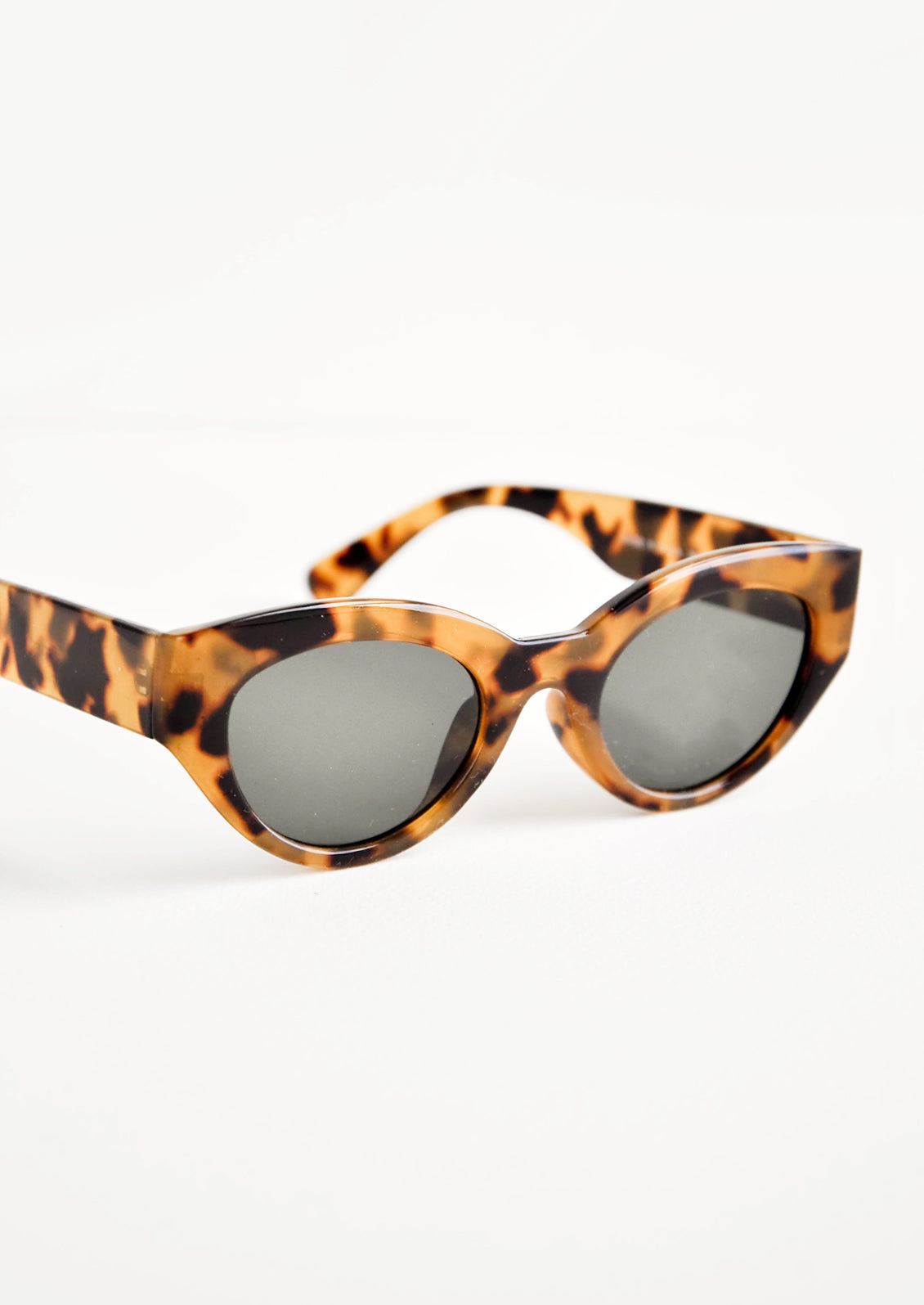 Gina Sunglasses in - LEIF