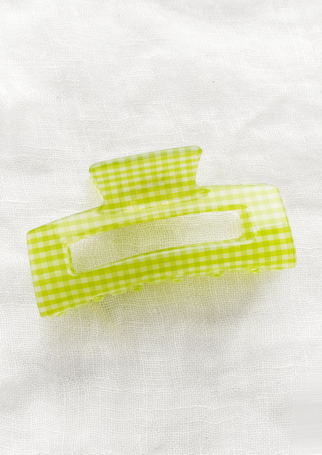 A gingham print hair claw in lime.
