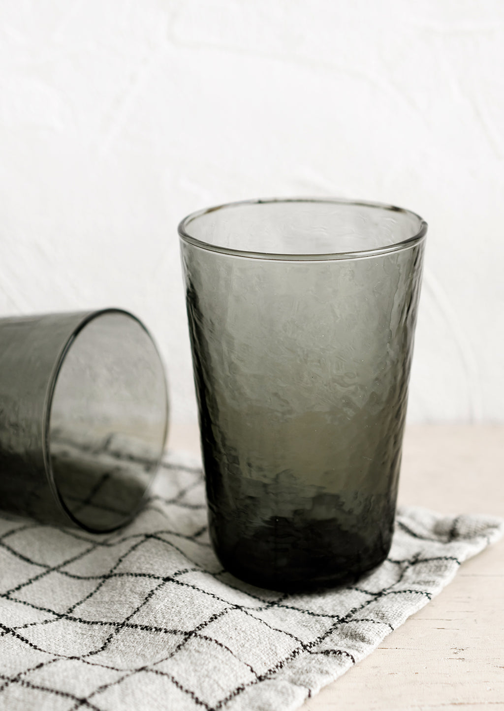 Carbon: A glass tumbler in hammered texture with charcoal tint.