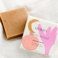 Amour: A bar soap in pink clay with geranium scent.