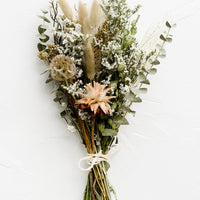 Natural Multi: A bouquet of dried flowers in neutral mix.