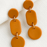 Dulce: A pair of earrings in three part geometric design in caramel.