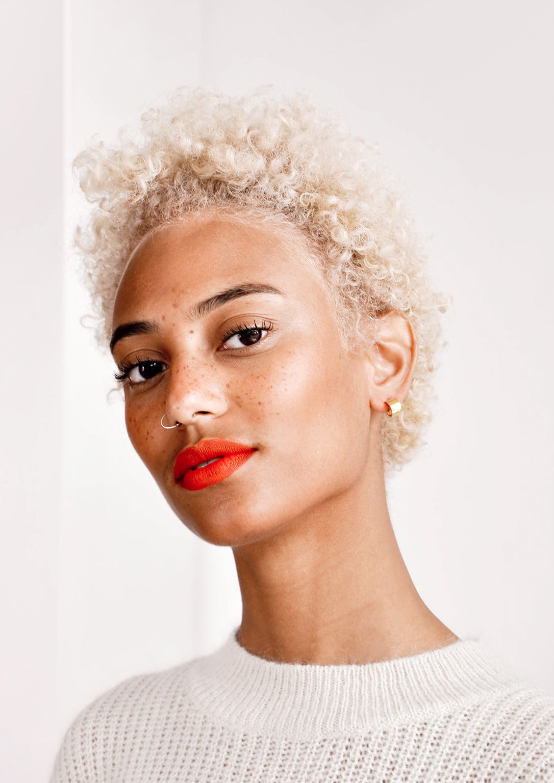 Mini Huggie Hoop Stud Earrings in - LEIF