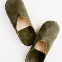 US 5-6 / Olive Green: Pair of suede house slippers in olive green