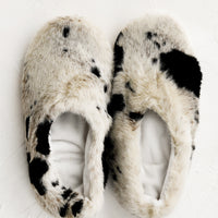 Women's 5-6 / Speckled: A pair of black and white speckled faux fur slippers.