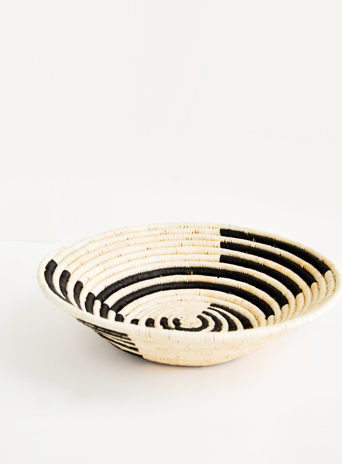Radiant Rays Raffia Basket in Natural / Black - LEIF