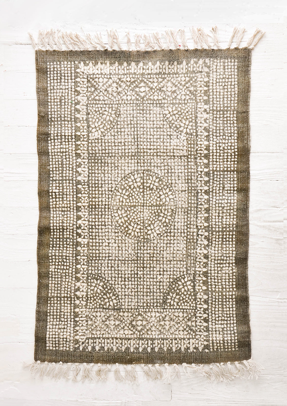 Flatweave rug with contrasting oriental pattern and fringe trimmed edges on two sides