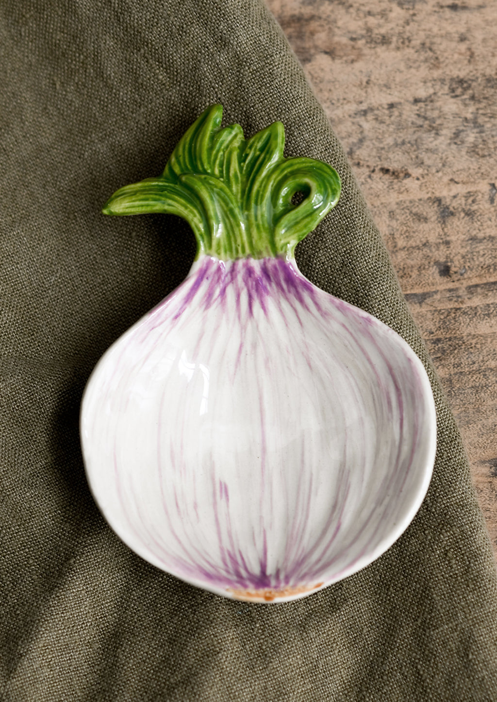 Spring Onion: A ceramic veggie dish in the shape of a spring onion..