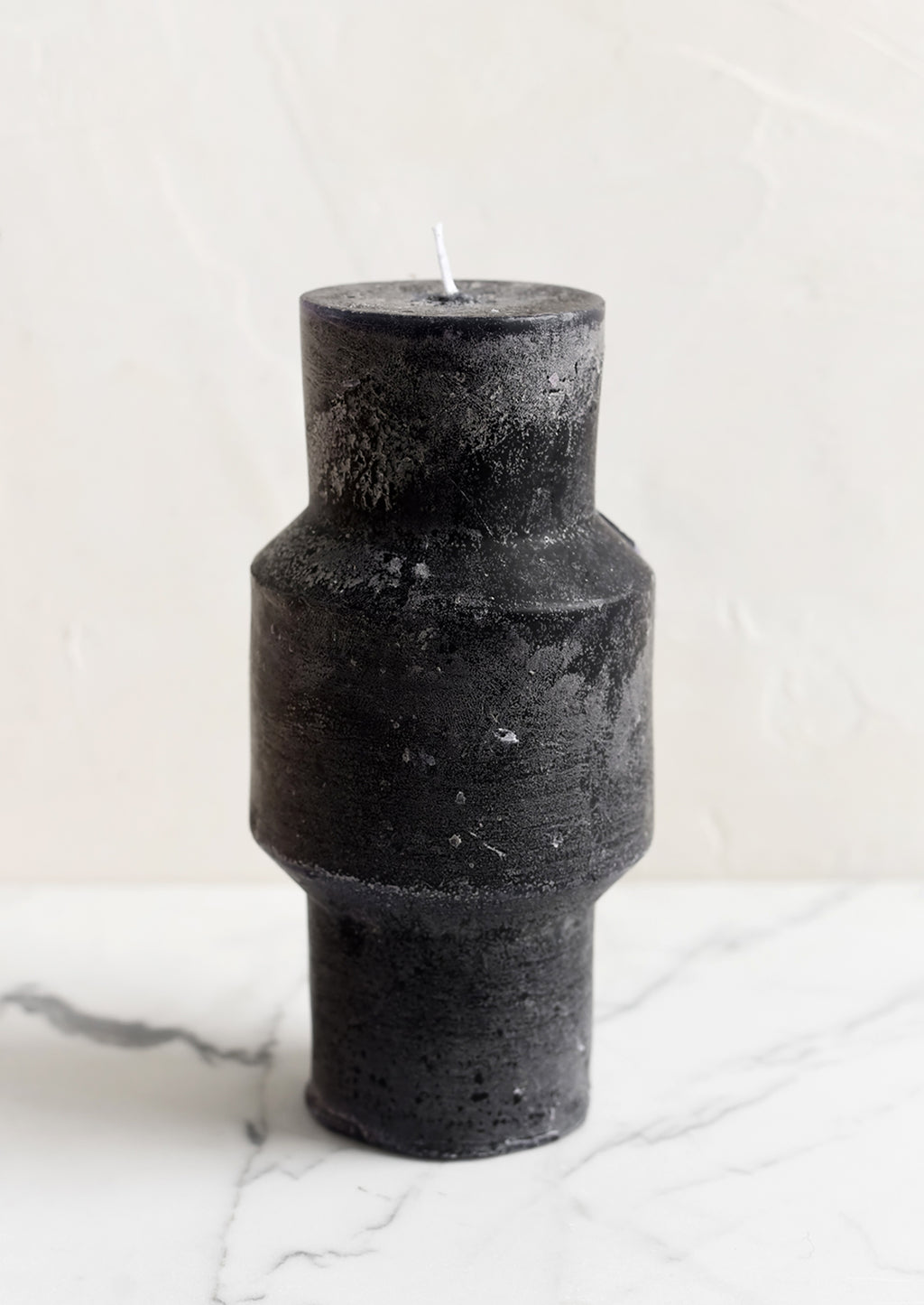 Medium (Plateau) / Black: A medium carved pillar candle with waxy finish in black.