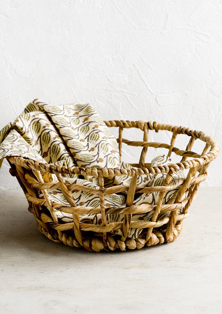 1: A woven bin with grid-like pattern.