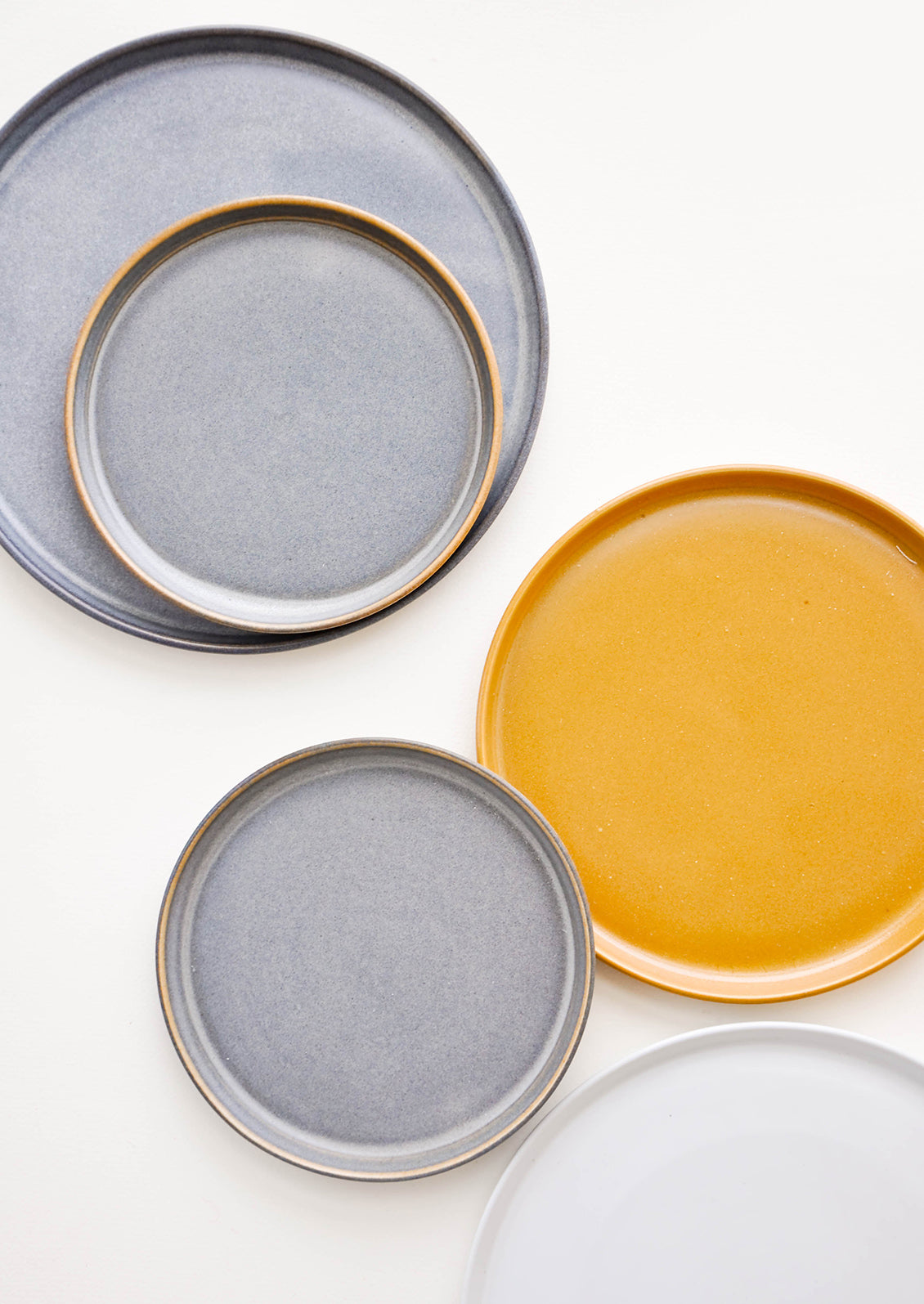 W/R/F Ceramic Plate in - LEIF