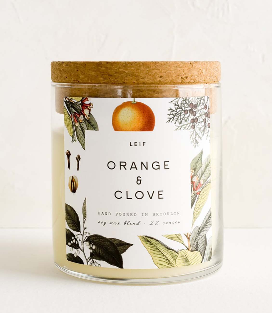 A wooden wick candle with a cork lid in Orange & Clove