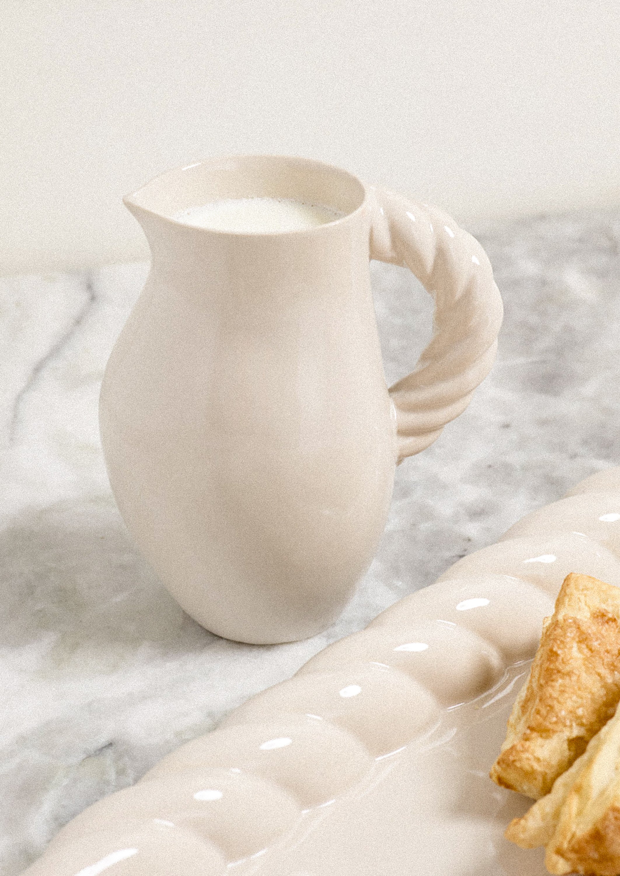 ୨୧えり୨୧⑅*様　ホワイト Thalia Ceramic Pitcher | LEIF