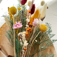 Palette Multi: A multicolor bouquet of dried flowers.