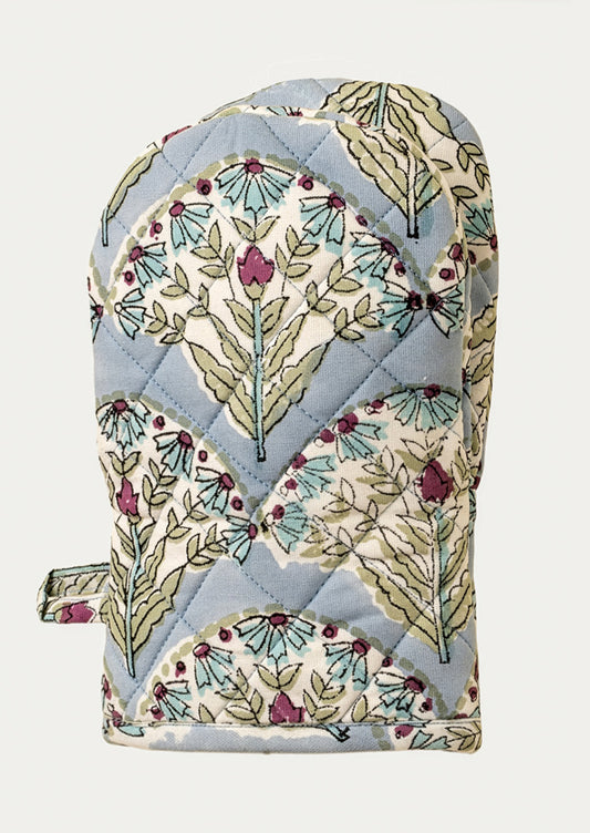 Quilted oven mitt with floral pattern on a light blue background