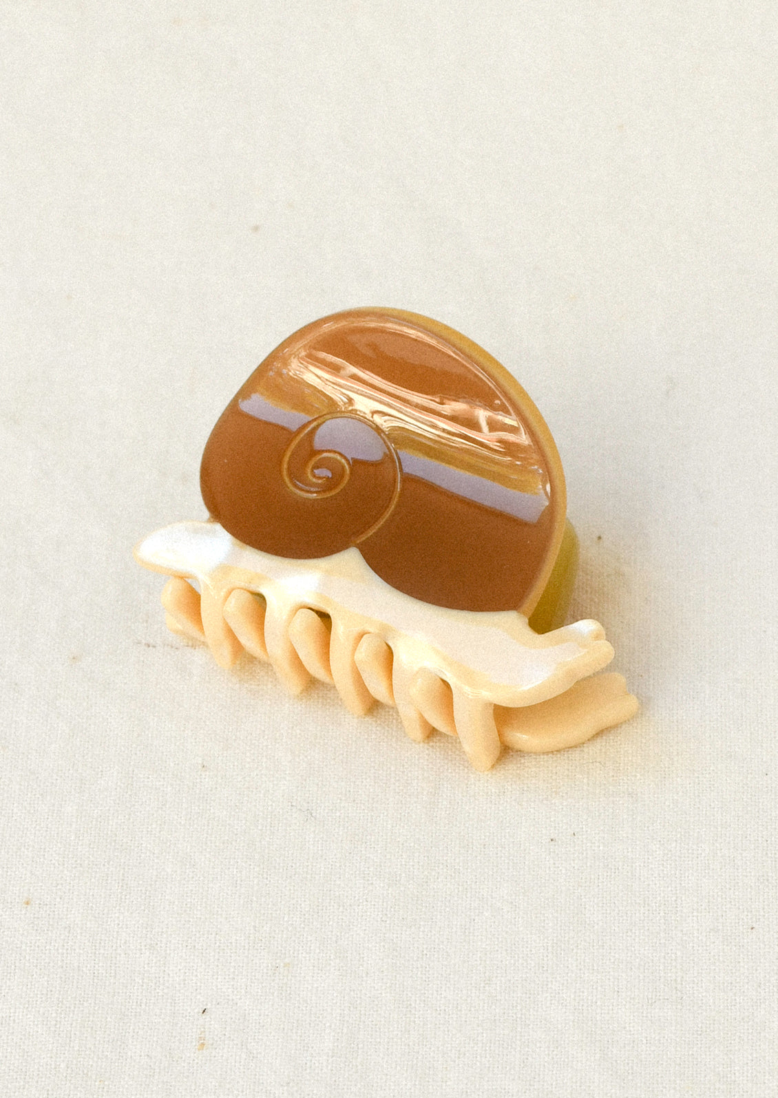 A mini hair clip in the shape of a snail.