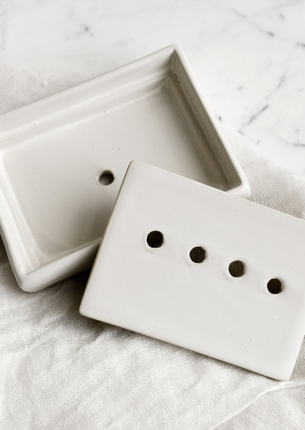 White: A rectangular ceramic soap dish with removable drainage tray in white.