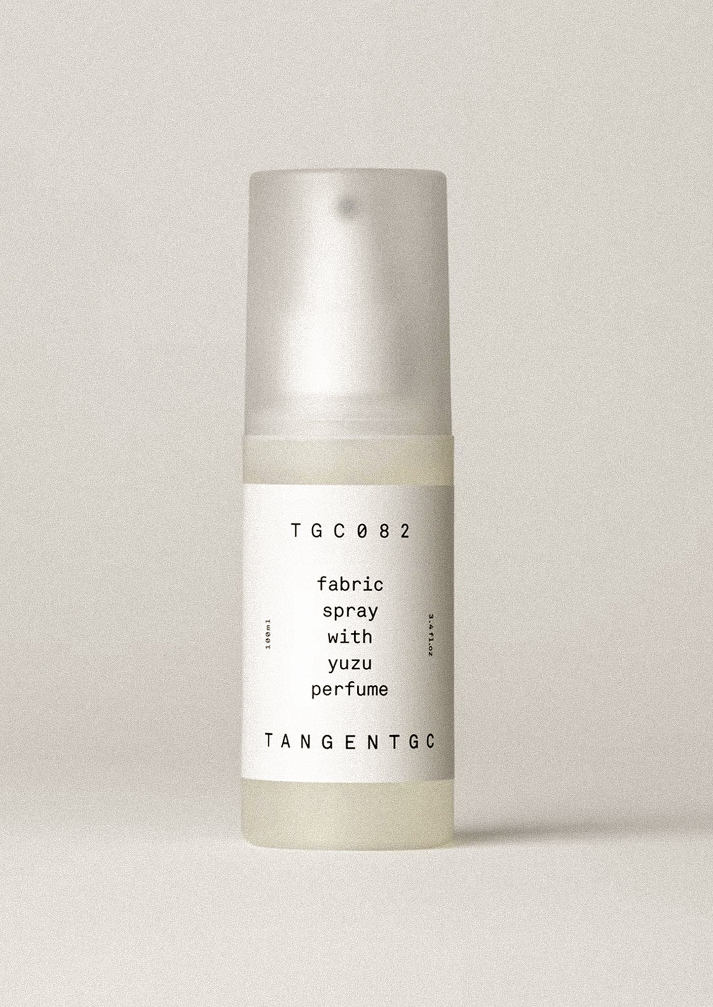 A fabric spray bottle in yuzu scent.