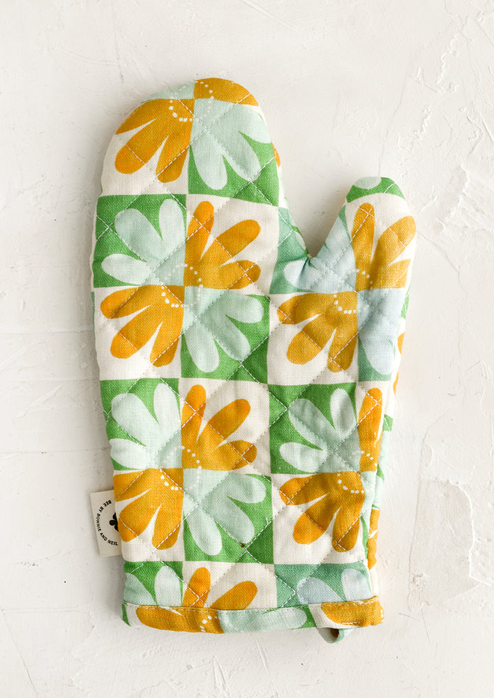 60's Floral Oven Mitt hover