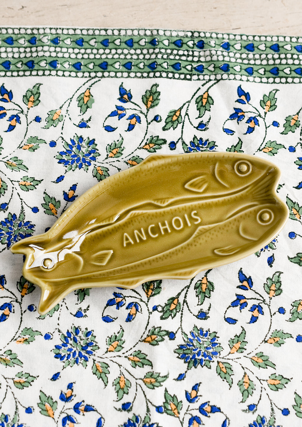 Algae: Yellow-green ceramic sardines dish.
