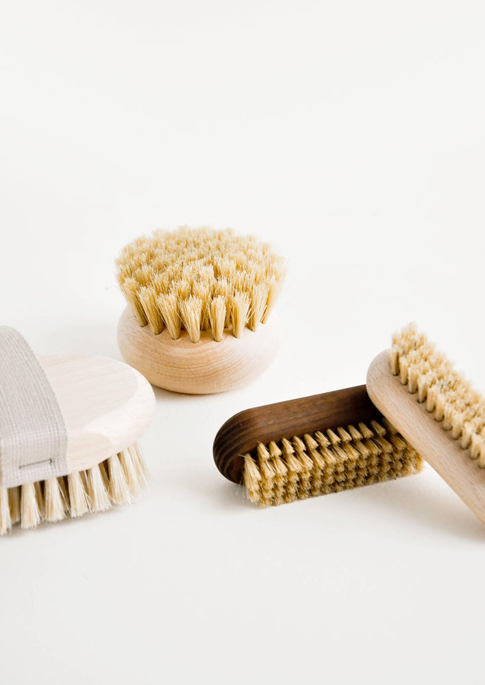 Four oval wooden brushes with natural bristles. 