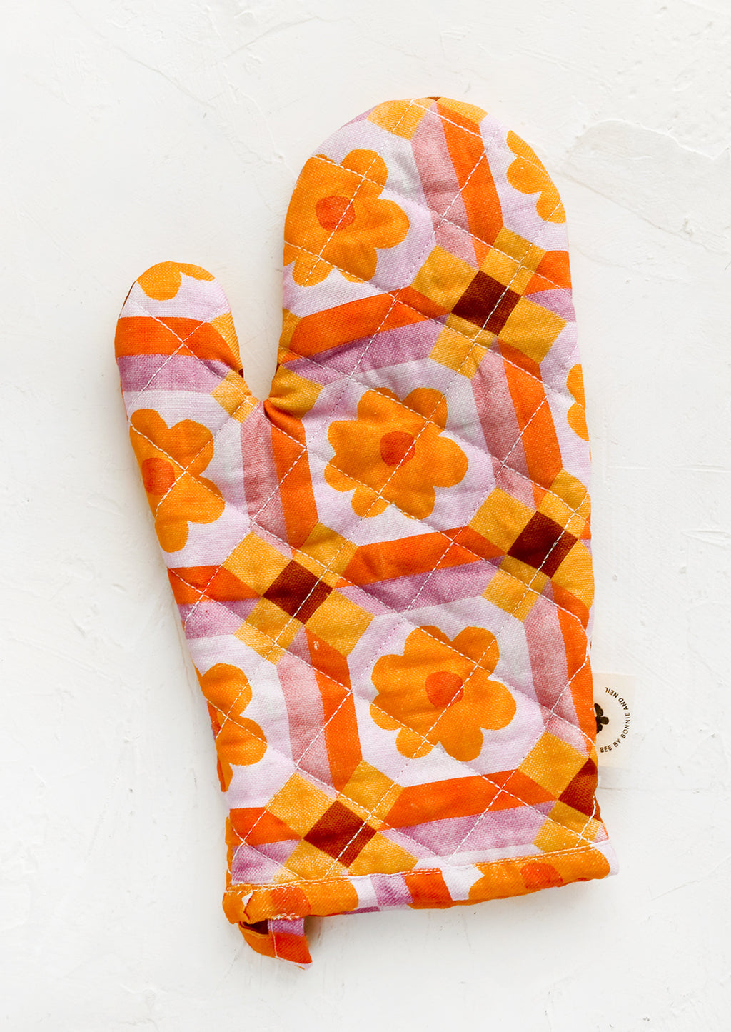 Warm Multi: An oven mitt with retro floral pattern in pink and orange.