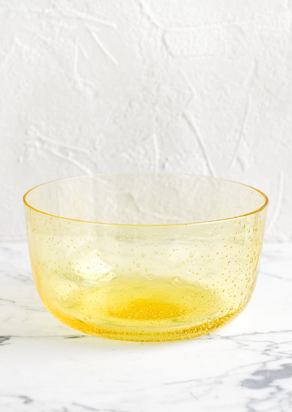 Lemon: A glass bowl in yellow.