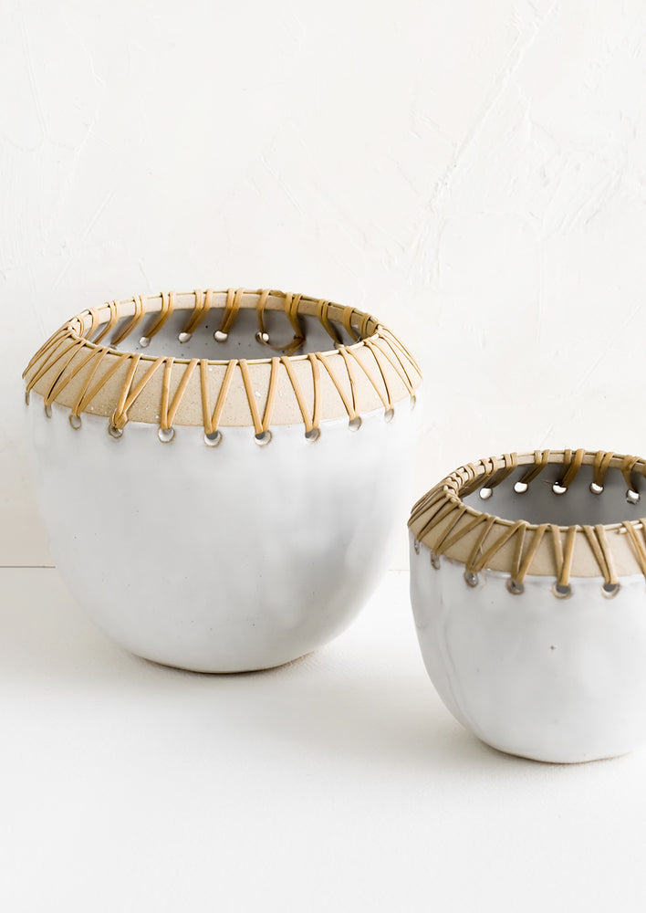 Small: White ceramic planters in round shape in small and large sizes.