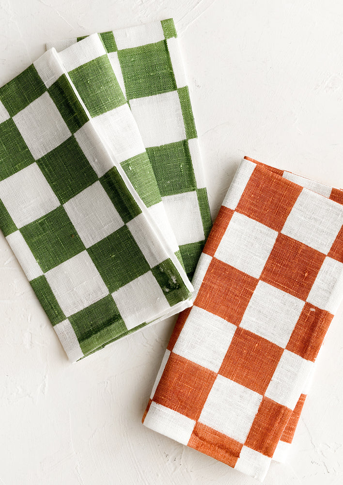 Checkered napkins in green and red.