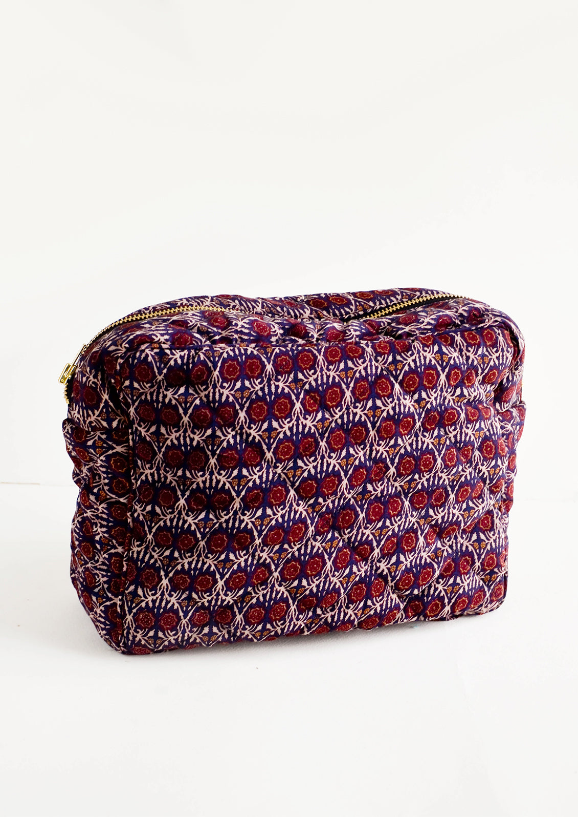 Flat and rectangular makeup travel bag with zip closure in wine & navy floral