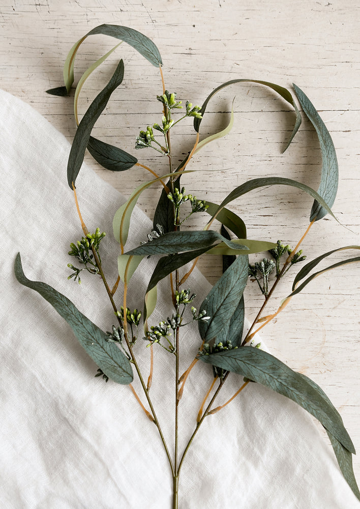 Natural Green: A faux spray of seeded eucalyptus in natural green color.