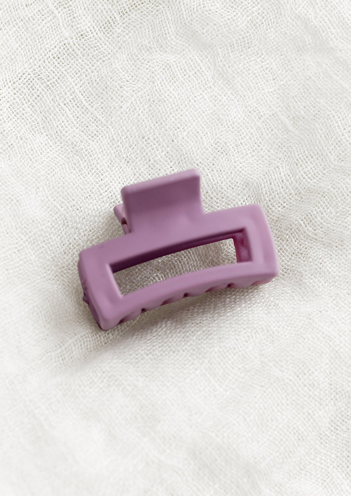 Small hair claw in lilac.