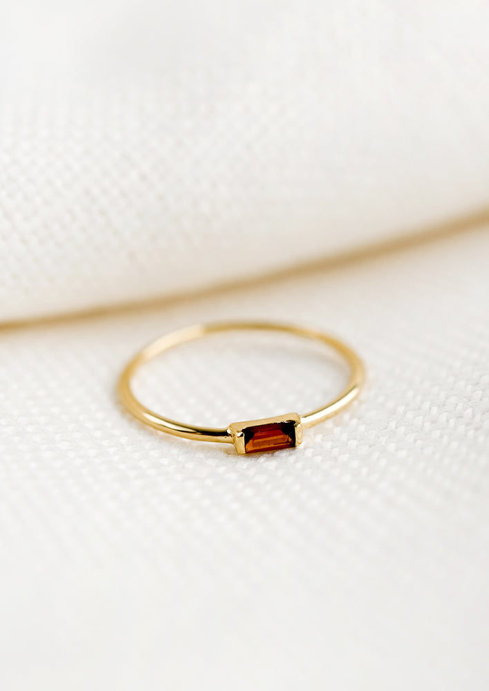 Garnet / Size 5: A gold ring with slim baguette stone in garnet.
