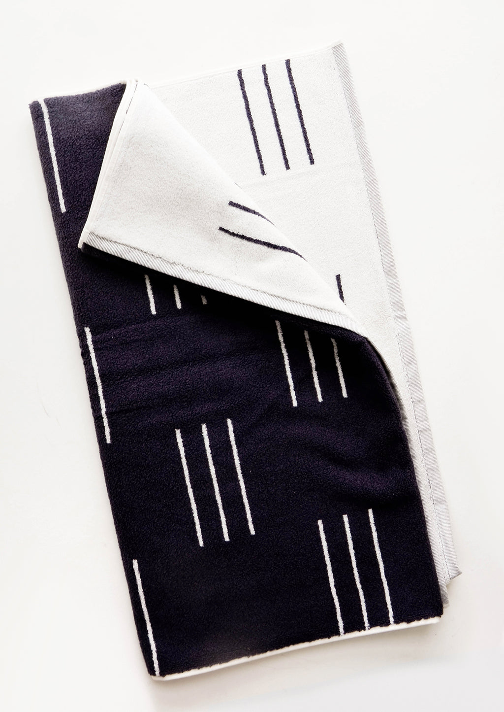Charcoal Dash / Hand Towel: Terrycloth towel in jacquard design, charcoal with white line print