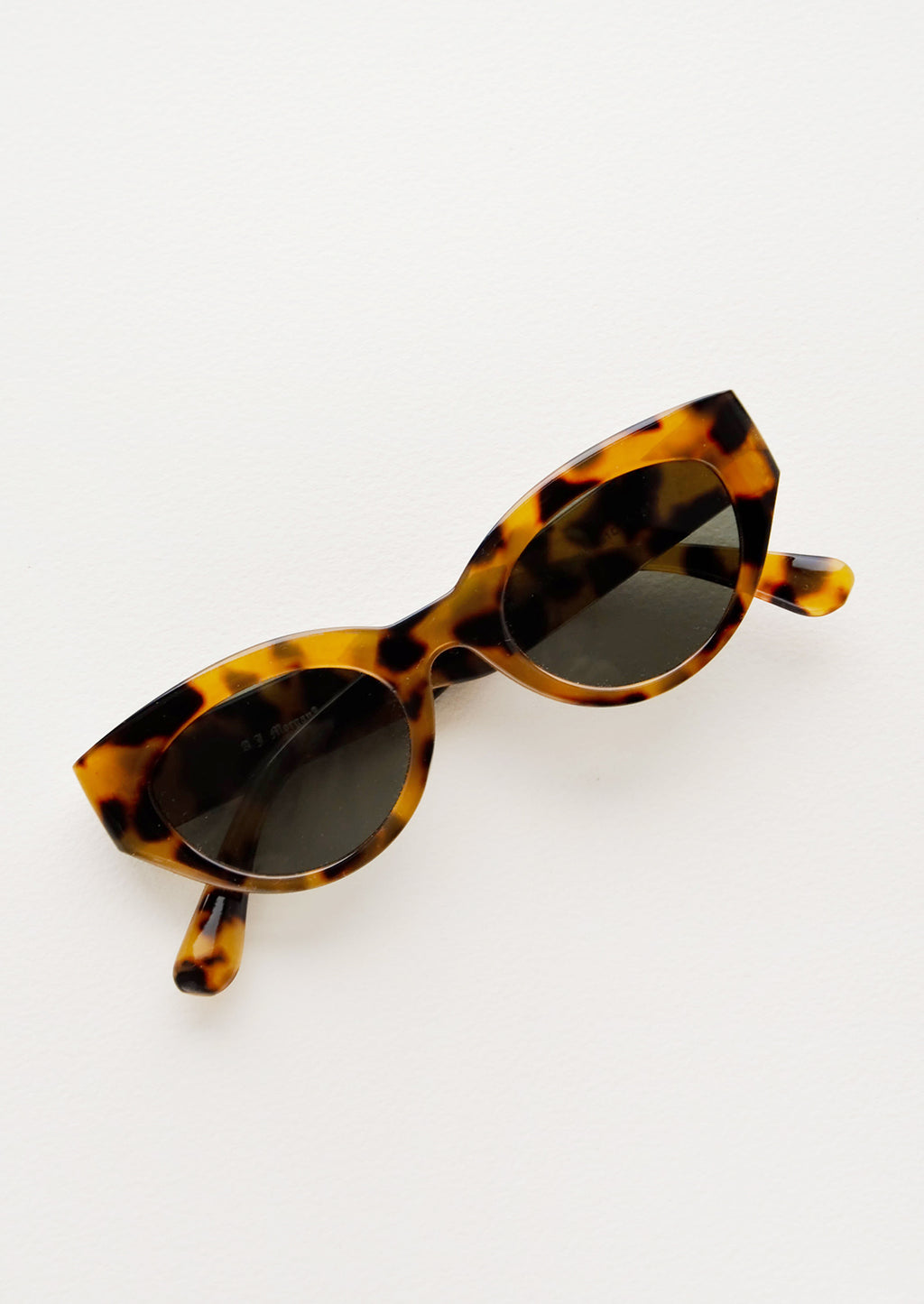 Tortoiseshell: Gina Sunglasses in Tortoiseshell - LEIF