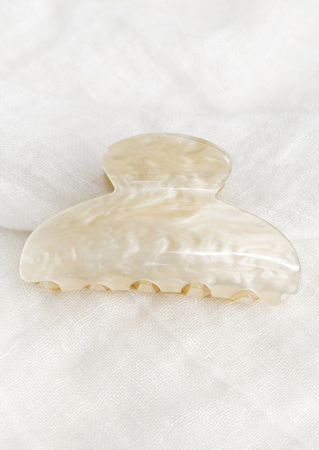 Pearl: A plastic hair claw in pearlized ivory.
