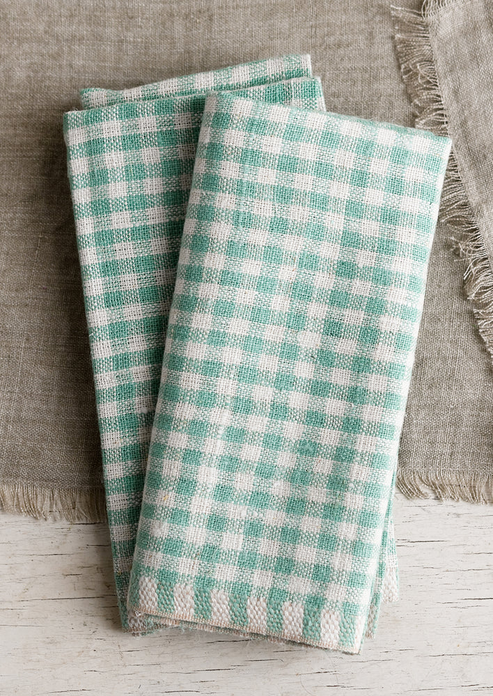 Spearmint: A pair of thick linen dinner napkins in spearmint gingham.