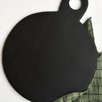 Round: A wide, round cutting board in black.