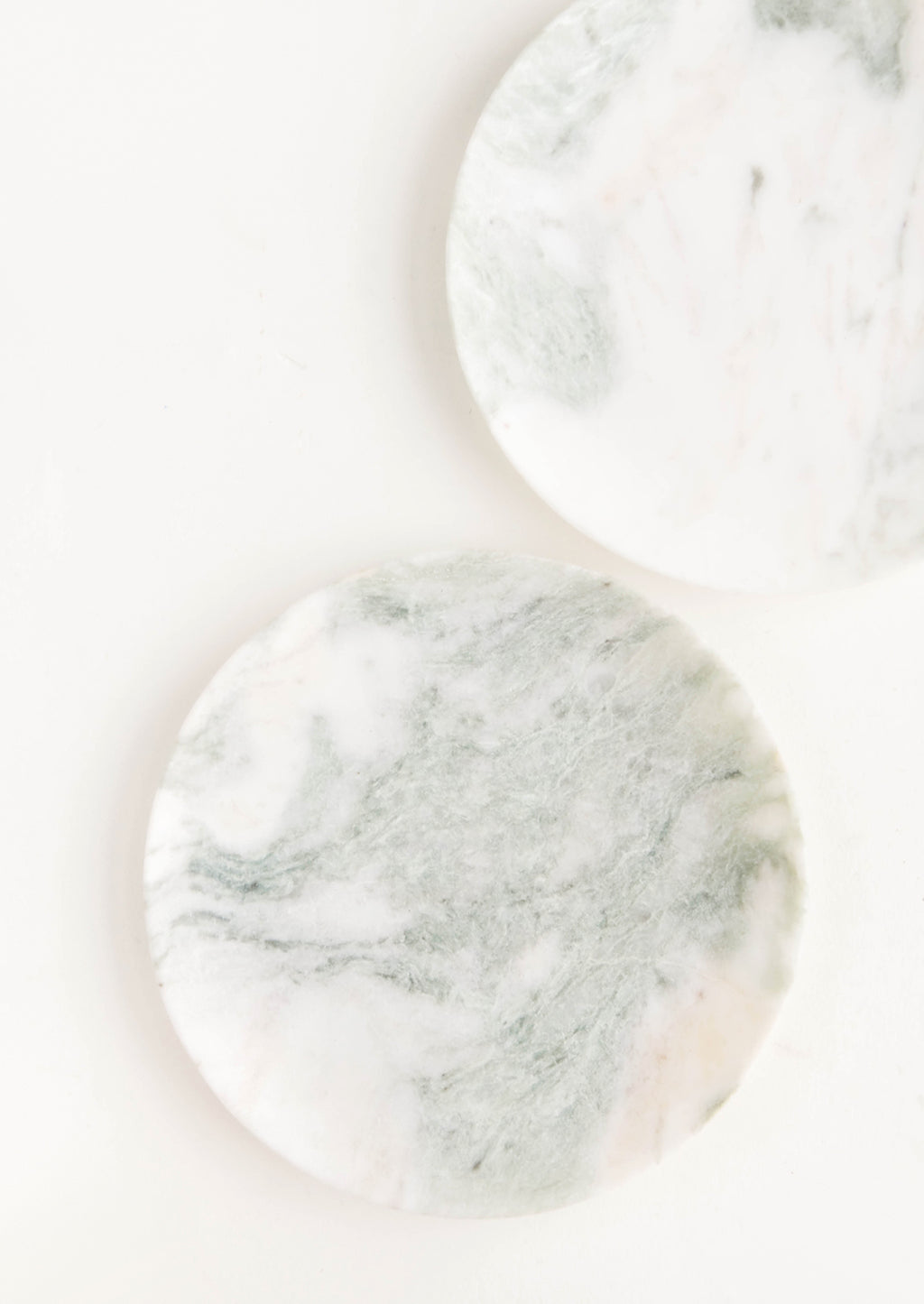 1: Round plates made from green and white marbled onyx