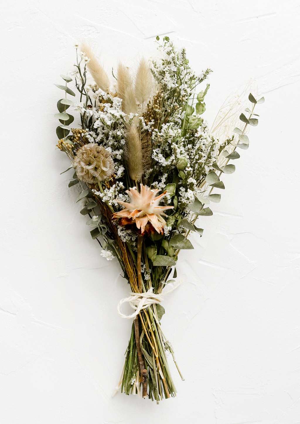 Natural Multi: A bouquet of dried flowers in neutral mix.