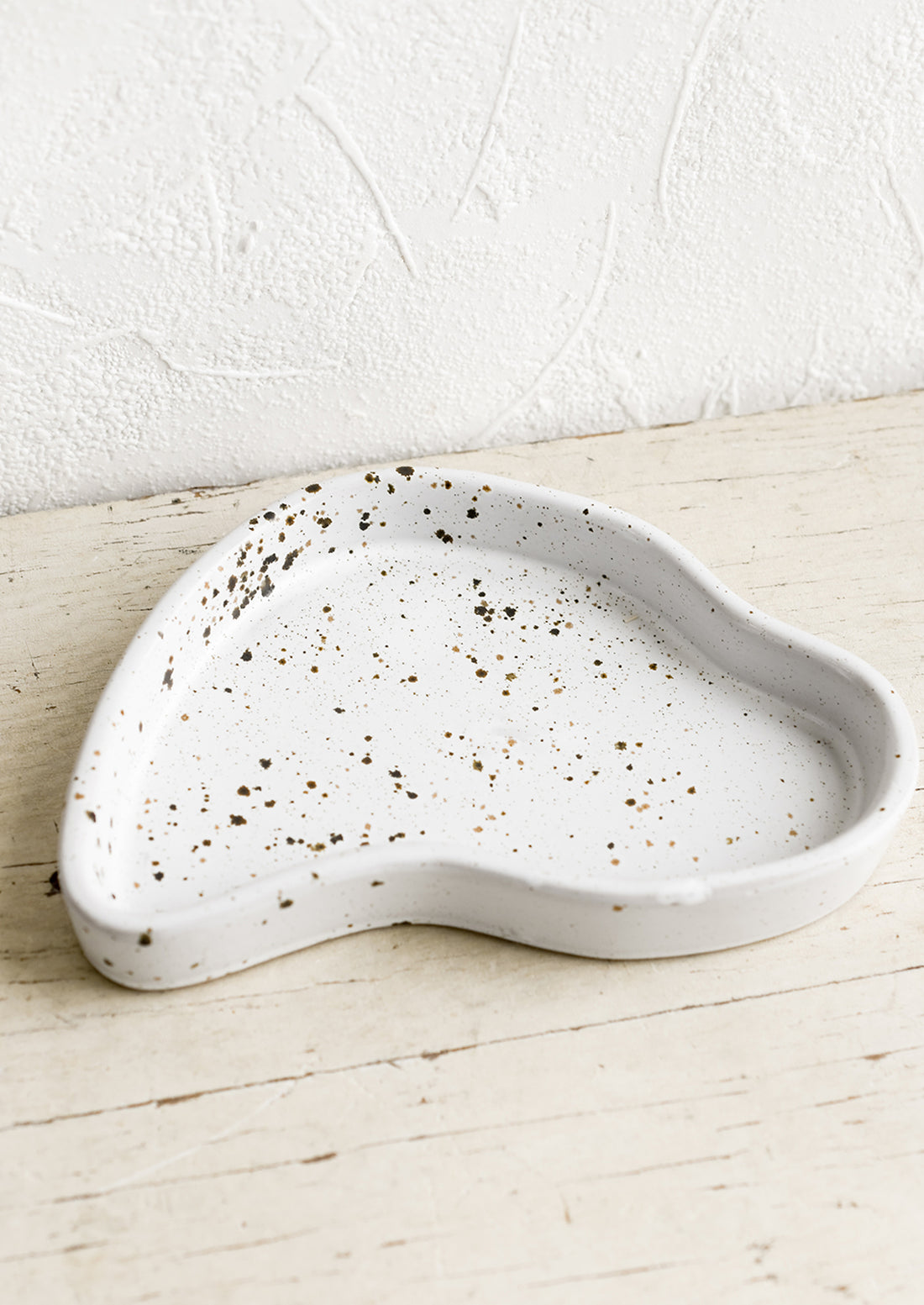 NOVICA Portagioie In Pelle Marrone Lavorato A Mano - Piccolo Catchall Da Scrivania (7,5 Cm) - Artigianato Unico
