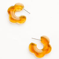 Coffee: Acetate earrings in the shape of a daisy-like flower, marbled translucent coffee color
