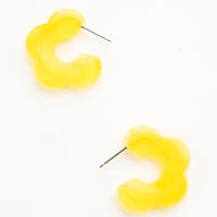 Pineapple: Acetate earrings in the shape of a daisy-like flower, translucent lemon yellow color