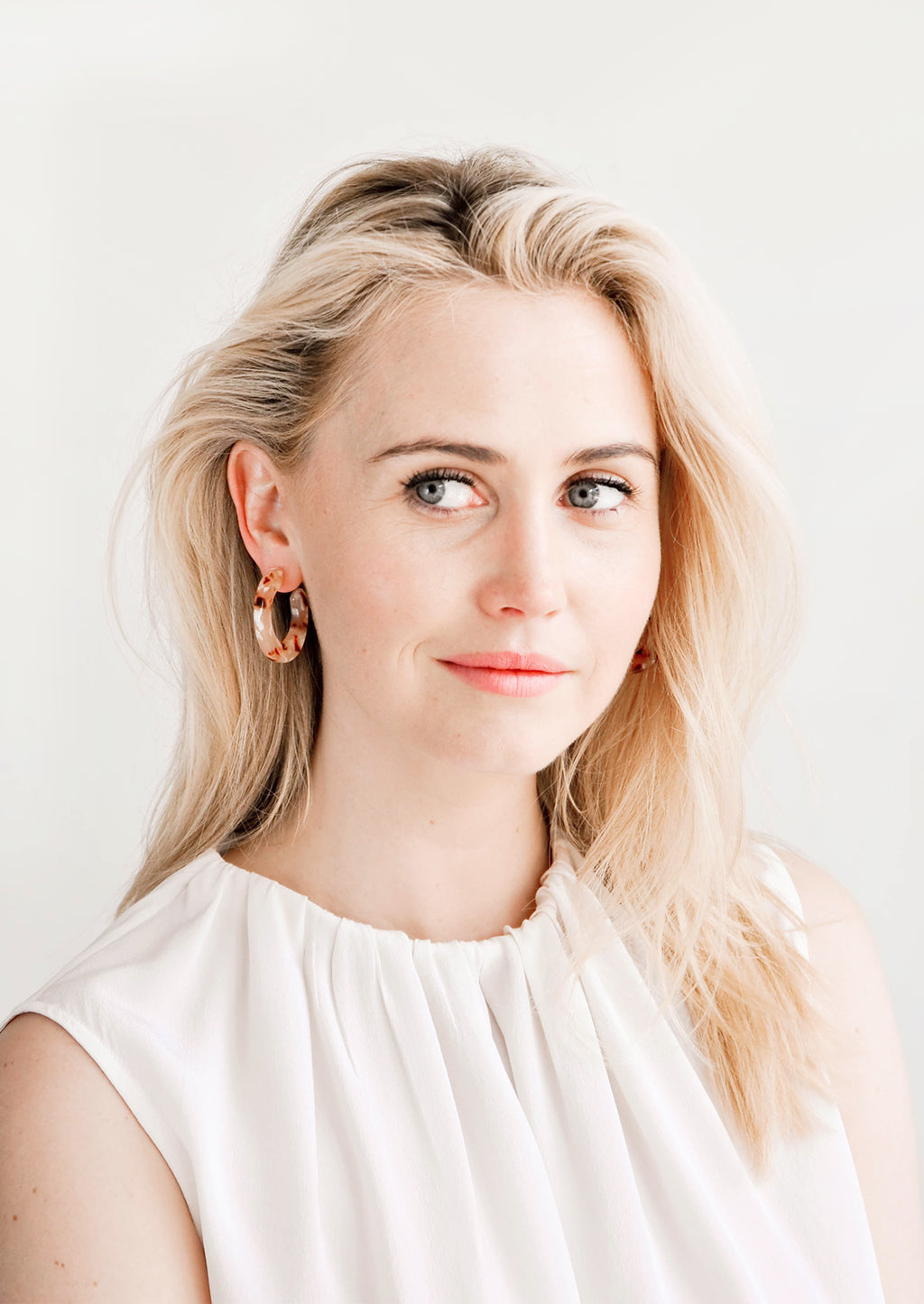 2: Kate Hoop Earrings in  - LEIF