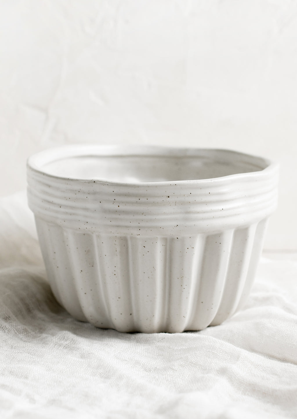 Round: A round ceramic bowl in the shape of a disposable produce basket.