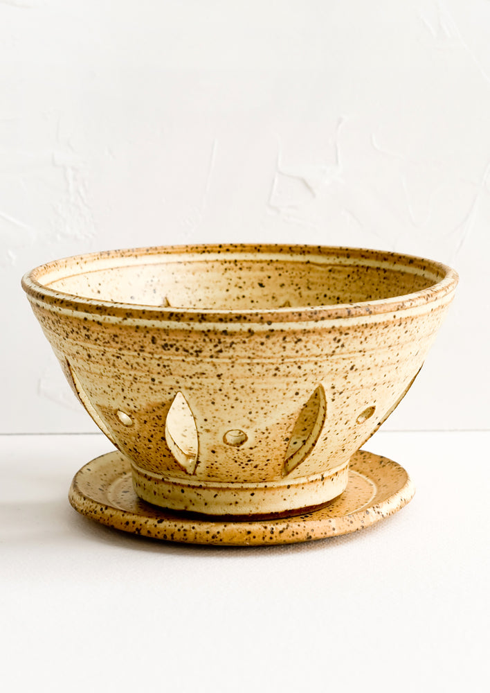 Buttermilk Speckle: A ceramic berry bowl with plate in yellow speckle.