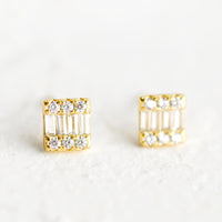 1: Square gold stud earrings with art deco look and sparkling cubic zirconia.